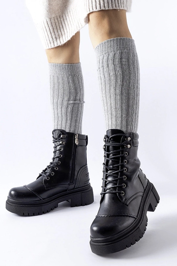 Botas pretas com isolamento...