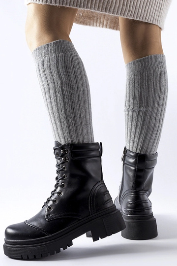 Botas pretas com isolamento... 2