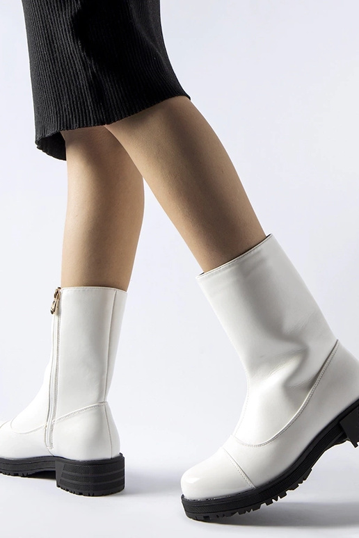 Botins brancos isolados clássicos...