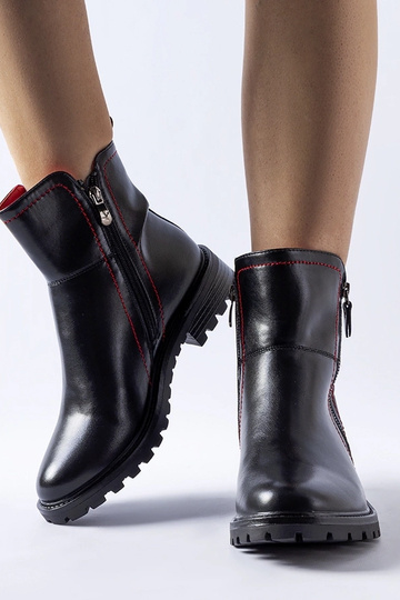 Botins pretos com costura... 2