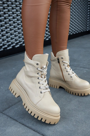 Botins de couro bege...