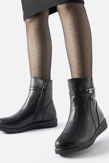 Botins pretos acolchoados com pingente decorativo Nola