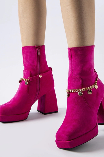 Botins isolados rosa com...