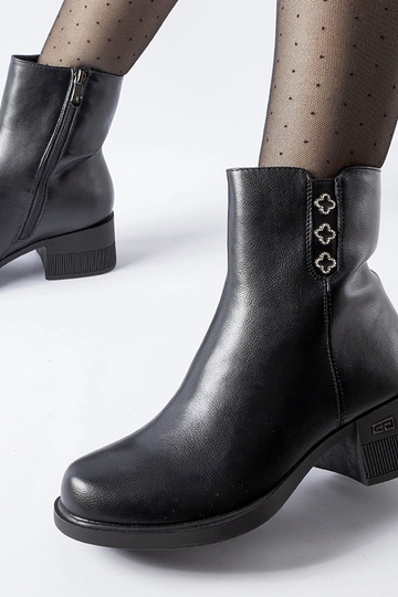 Botins pretos forrados com... 2