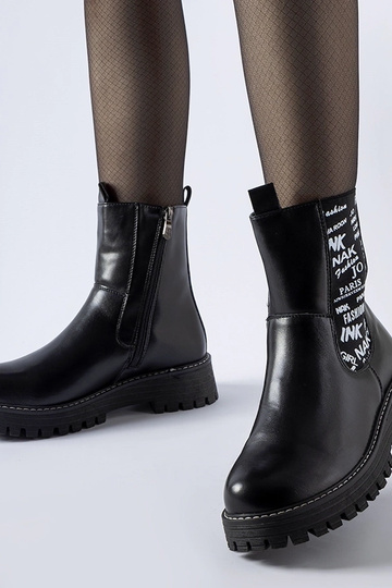 Botins pretos com... 2