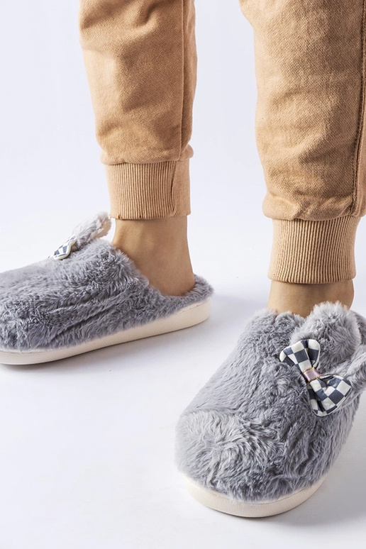 Chinelos femininos isolados cinza com...