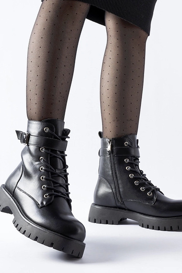 Botins pretos com... 2