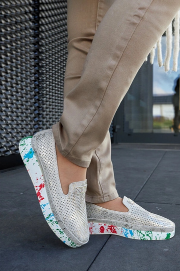 Sapatos bejes em anabela...