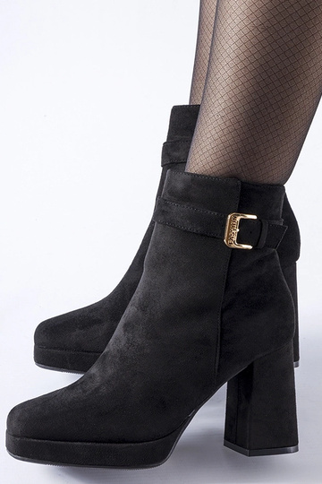 Botins clássicos pretos... 2