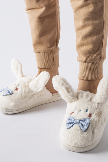 Pantufa branca com orelhinhas e laço Bruna