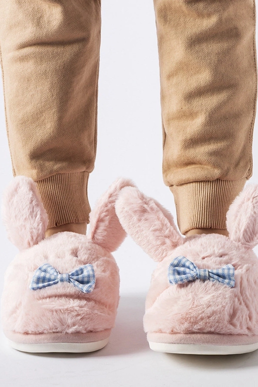 Os chinelos cor-de-rosa do Bruno com...