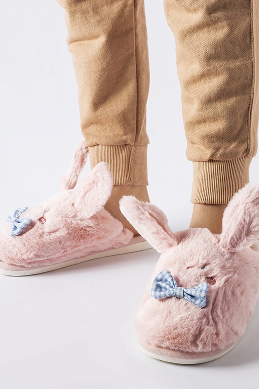 Os chinelos cor-de-rosa do Bruno com...