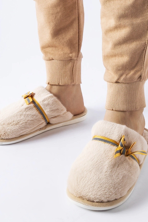 Pantufa bege quentinha com laço Antonino
