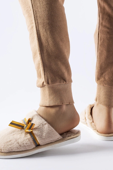 Pantufa bege quentinha com laço Antonino 2