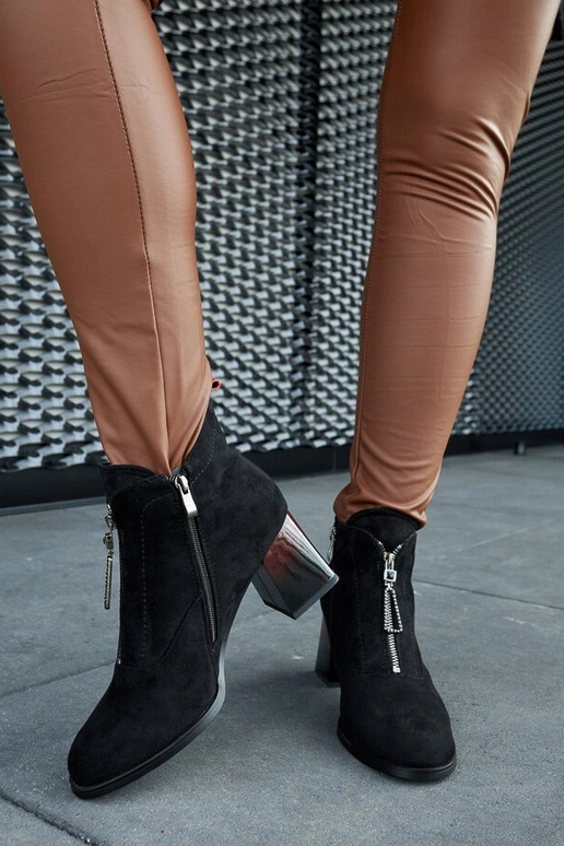 Botas de cano curto pretas de couro...