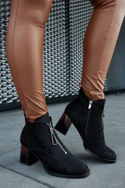 Botas de cano curto pretas de couro...