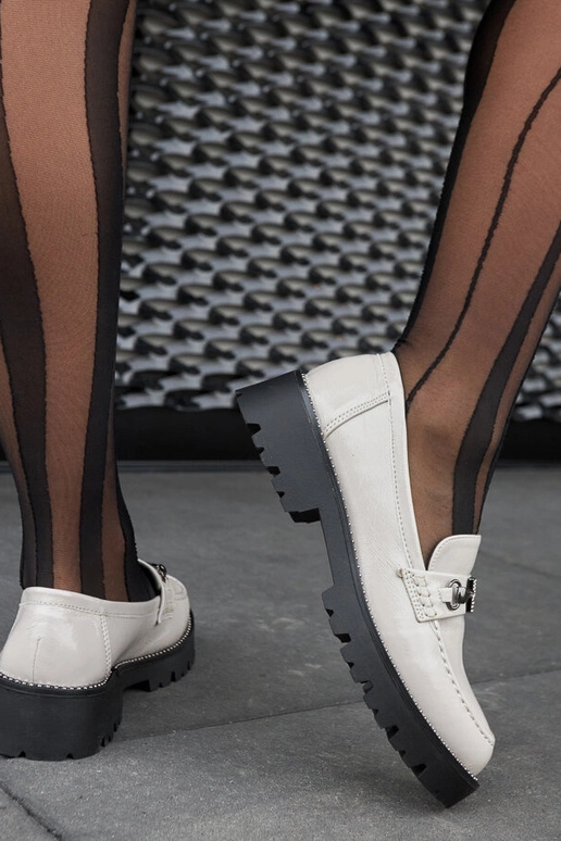 Mocassins cinzas envernizados com...