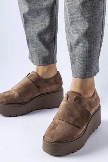 Sapatos marrons com...