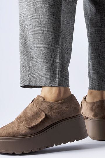 Sapatos marrons com... 2