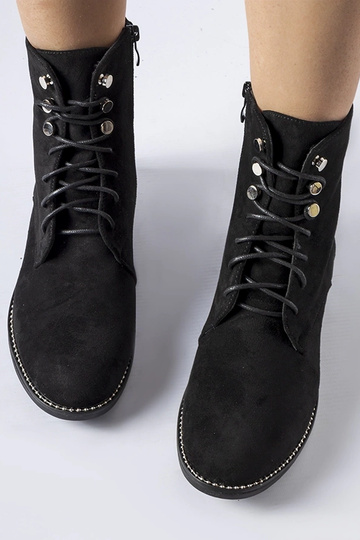 Botas pretas isoladas em... 2