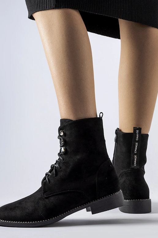 Botas pretas isoladas em camurça...