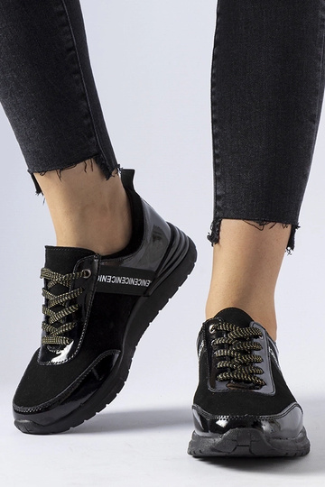 Tênis de couro preto... 2