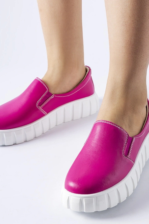 Sapatos rosa deslizantes Igreja