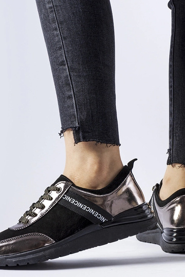 Tênis de couro preto e... 2