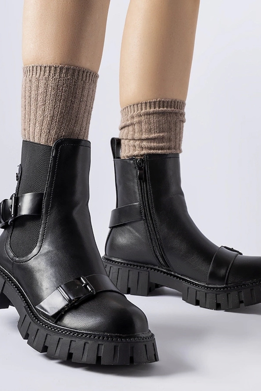 Botins pretos com sola Fontarine maciça