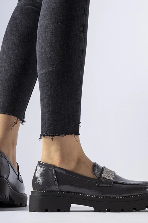 Mocassins cinza escuro brilhantes...