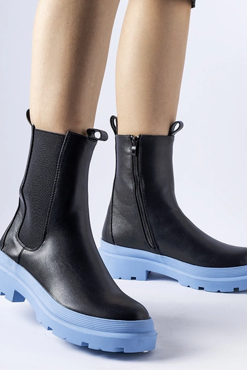 Sapatos pretos com sola...