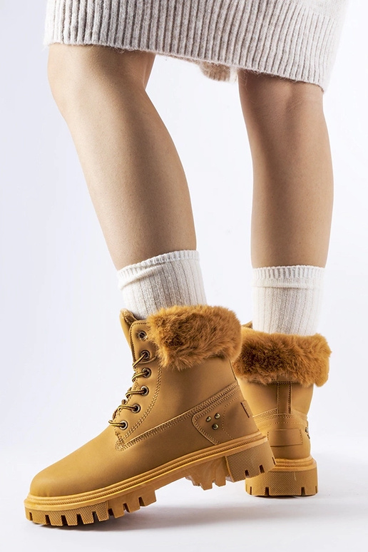 Botas marrons com pele decorativa...