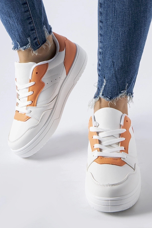 Sapatos brancos com detalhes em...