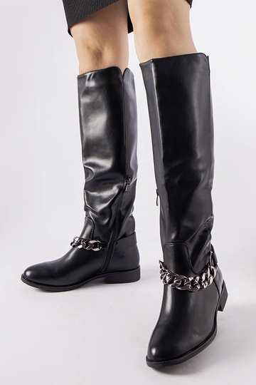Botas pretas isoladas com...