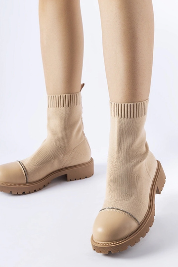 Botas marrons de cano alto...