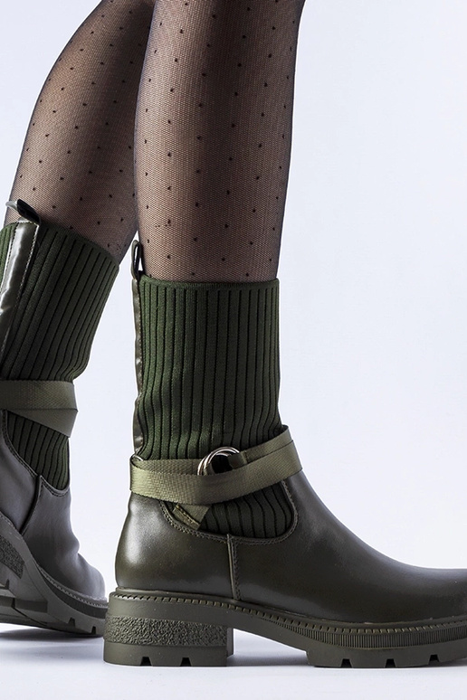 Botas forradas de cano alto em meia...