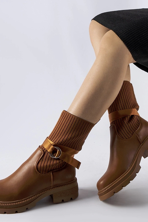 Botas com isolamento de meia marrom...