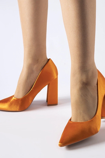 Gonzalez Laranja Satin Pumps