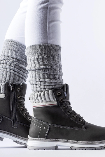 Botas de caminhada isoladas...