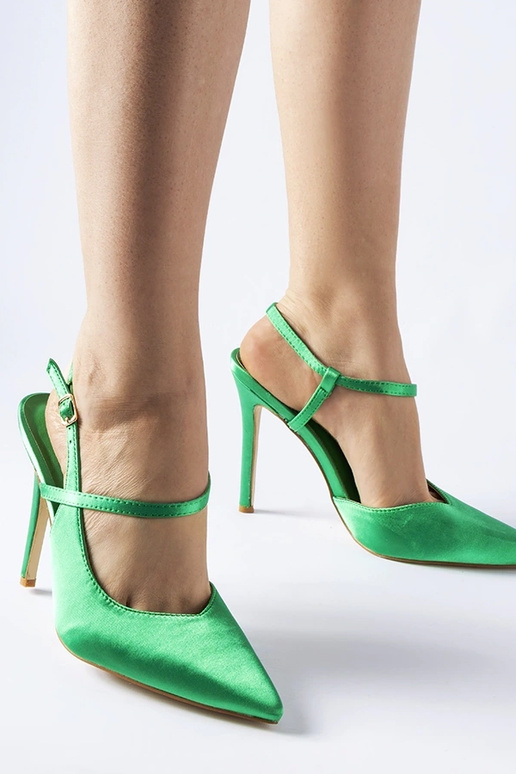 Saltos verdes com calcanhar aberto...