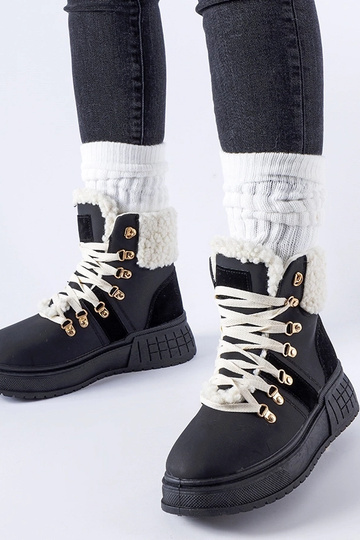 Trabalhadores negros em uma...