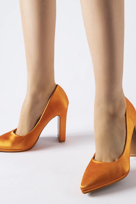 Rivers Orange Satin Pumps com salto... Rivers Orange Satin Pumps com salto...
