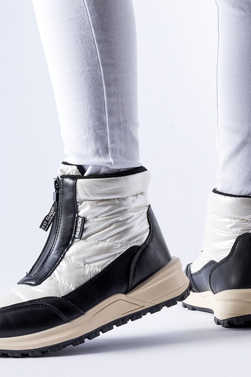 Botas de neve isoladas...