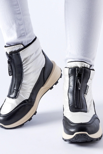 Botas de neve isoladas... 2