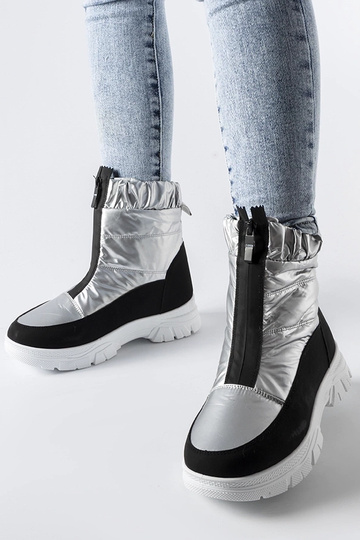 Botas de neve isoladas...