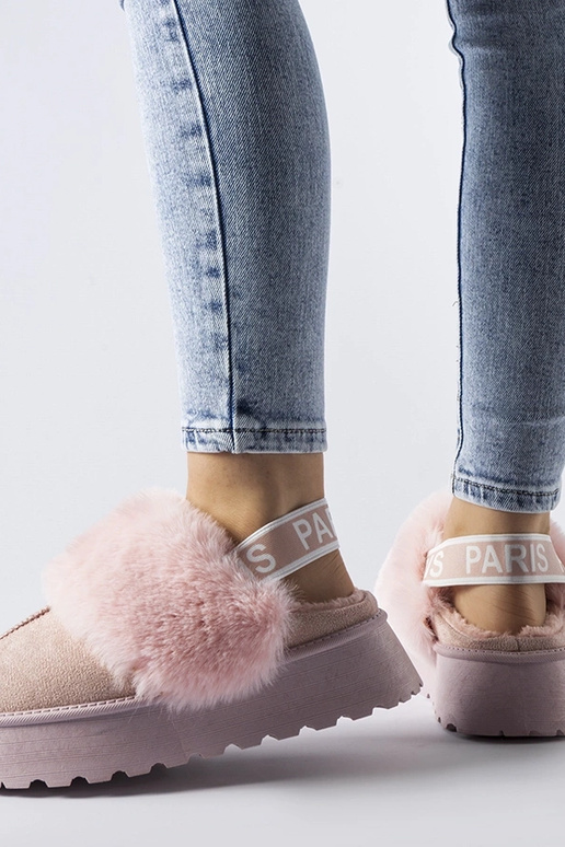 Chinelo rosa isolado com elástico e... Chinelo rosa isolado com elástico e...