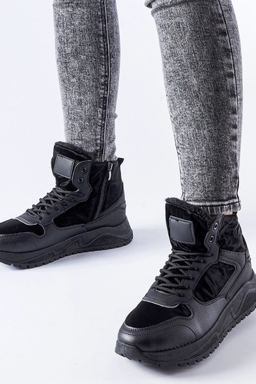 Tênis cano alto com...