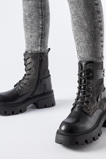 Botas acolchoadas pretas...