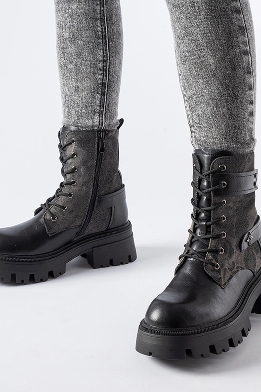 Botas acolchoadas pretas com protetor...