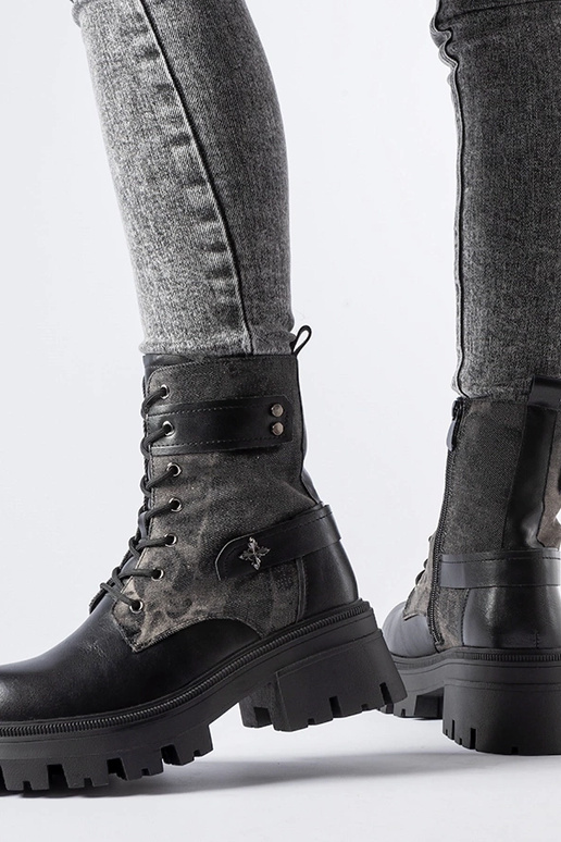 Botas acolchoadas pretas com protetor...